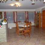 🏡 FREKVENTÁLT HELYEN, KOZÁRMISLENYBEN DUPLÁN FELÚJÍTVA – ALACSONY REZSI! 🏡