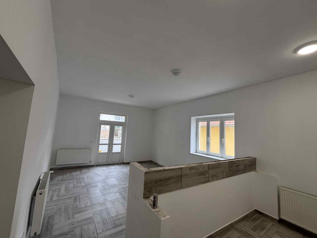 🏡 ELADÓ TELJESKÖRŰEN FELÚJÍTOTT, SOKOLDALÚ INGATLAN PÓCSÁN – PÉCSTŐL CSAK 30 PERCRE, VILLÁNYTÓL 5 PERCRE! 🏡