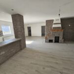 🏡✨ HOSSZÚHETÉNYBEN TELJESEN FELÚJÍTOTT, PRÉMIUM CSALÁDI HÁZ ELADÓ! ✨🏡