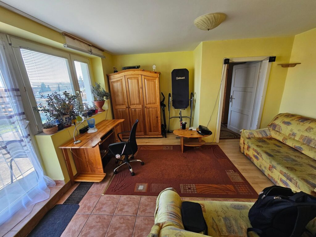 🏡 ELADÓ FELÚJÍTOTT IKERHÁZ PÉCSBÁNYÁN! 🏡