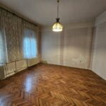 🏙️ Eladó lakás Pécs belvárosában – Felújítandó, téglaépítésű, földszinti ingatlan!