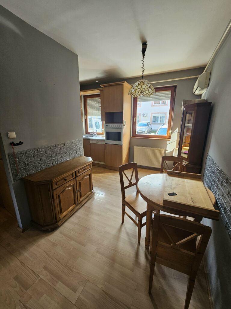 🌿 KERTKAPCSOLATOS LAKÁS ELADÓ Bonyhád – NYUGALOM + PRAKTIKUM EGYBEN