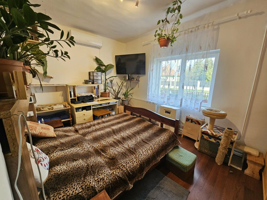 🌿 ELADÓ TERASZOS LAKÁS Pécs – RÉGI KERTVÁROS CSALÁDI HÁZAS RÉSZÉN