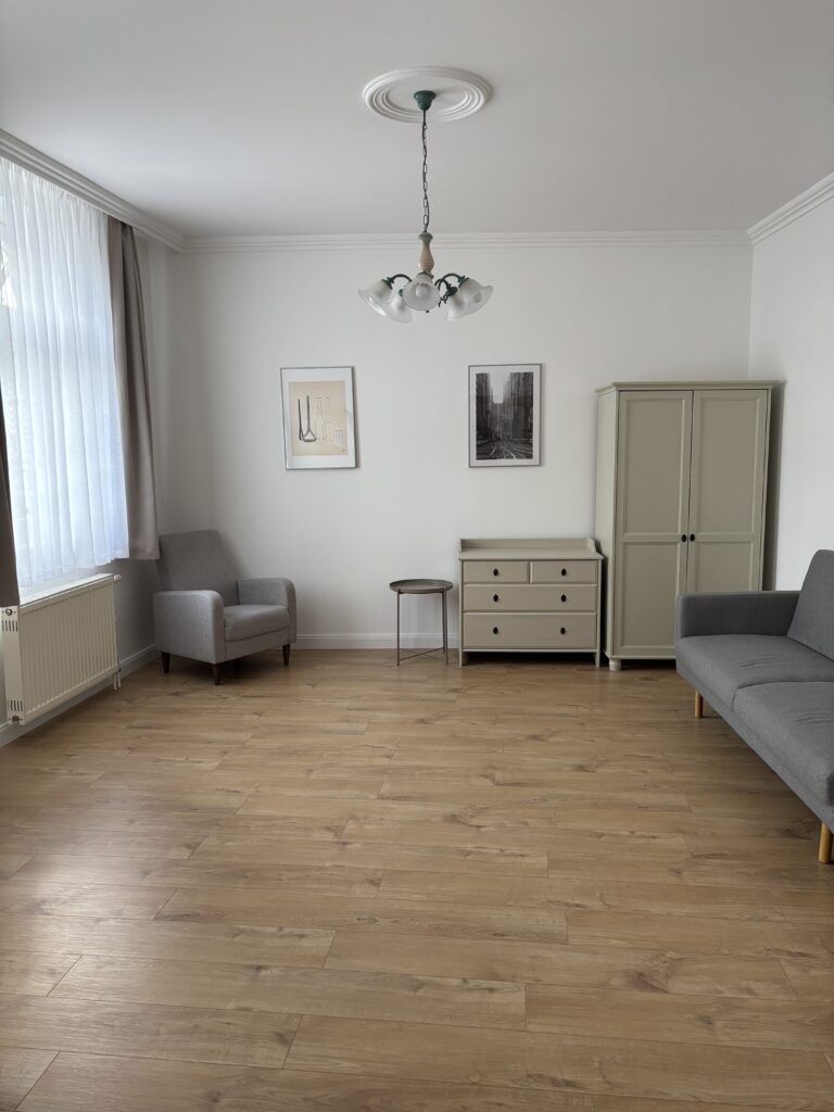 🏡 PRÉMIUM CSALÁDI HÁZ ELADÓ BAJÁN – 5 PERC SÉTÁRA A BELVÁROSTÓL ÉS A SUGÓ PARTTÓL