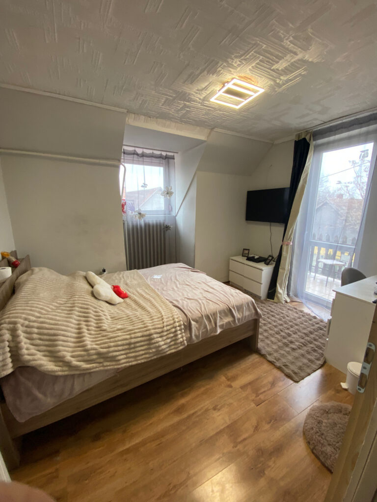 🏡 Eladó felújított emeletes családi ház – Jánoshalma