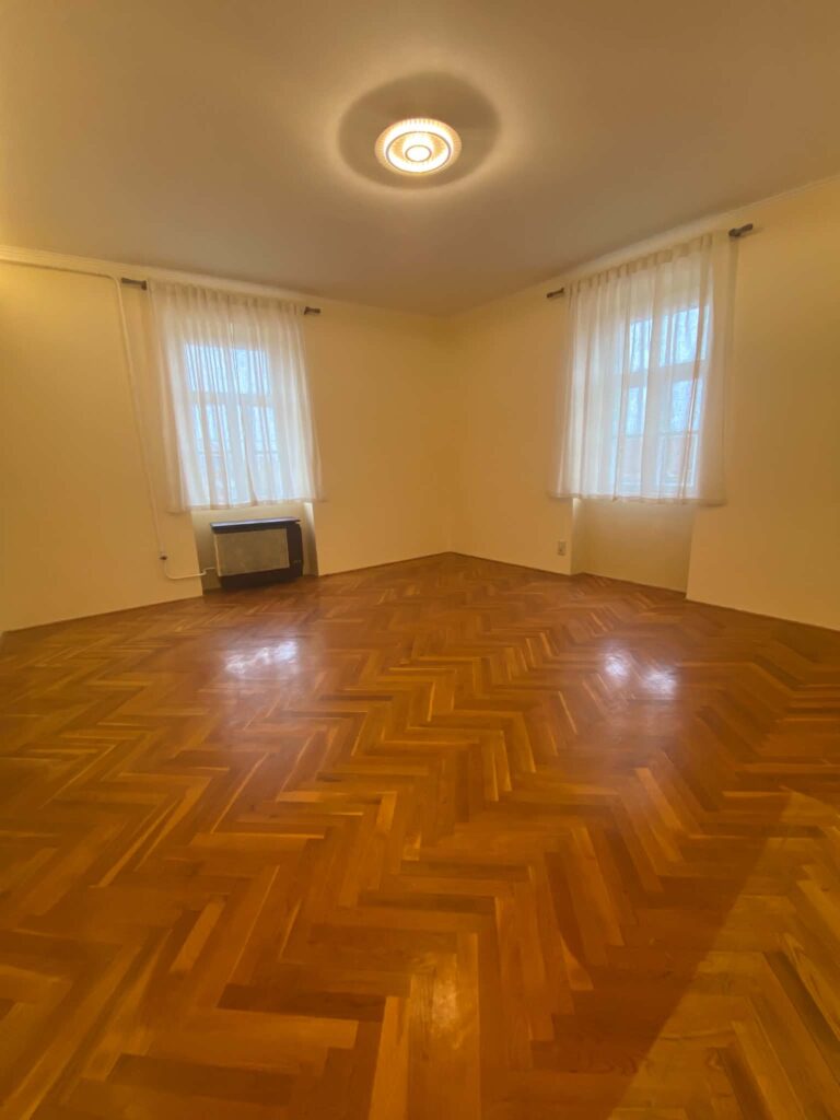 🏡✨ FRISSEN FELÚJÍTOTT TÉGLALAKÁS A BELVÁROSBAN – KIVÁLÓ BEFEKTETÉS VAGY SAJÁT OTTHON! ✨🏡