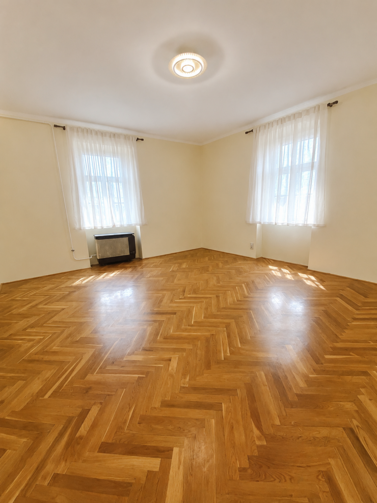 🏡✨ FRISSEN FELÚJÍTOTT TÉGLALAKÁS A BELVÁROSBAN – KIVÁLÓ BEFEKTETÉS VAGY SAJÁT OTTHON! ✨🏡