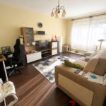 🏡 Eladó 2,5 szobás panellakás Pécs–Megyer városrészben!